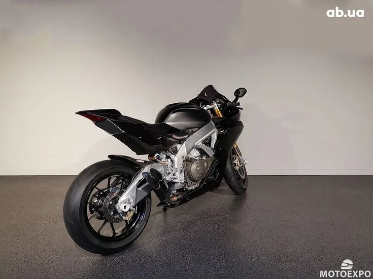 Aprilia RSV4 Image 7